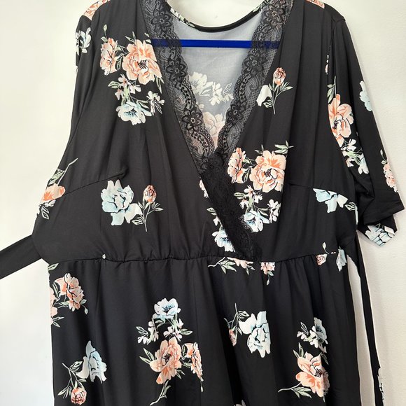 New W/O Tags -Plus Floral Print Lace Trim Belted Top - Picture 6 of 8